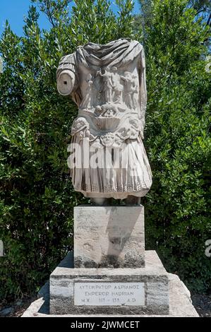 Statua dell'imperatore Adriano all'Agora ateniese, Grecia Foto Stock