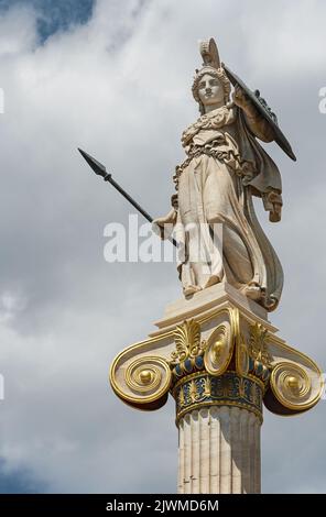 Statua di Athena di fronte all'Accademia di Atene, Grecia Foto Stock