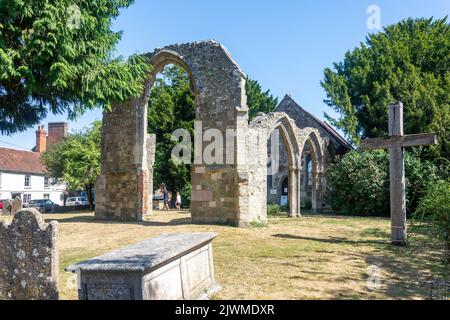 15th ° secolo St Mary's Church ruin, Market Place, Wilton, Wiltshire, Inghilterra, Regno Unito Foto Stock