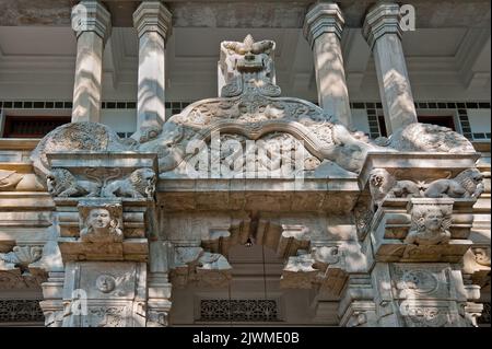 La decorazione esterna del Tempio principale del dente (Sri Dalada Maligawa) a Kandy, Sri Lanka Foto Stock