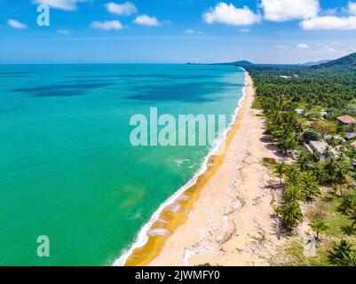 Hat Khanom spiaggia in Mu Koh Thale Tai Parco Nazionale, in Nakhon si Thammarat, Thailandia Foto Stock