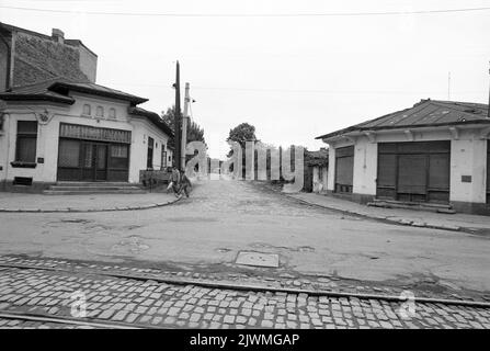 Bucarest, Romania, aprile 1990, pochi mesi dopo la caduta del comunismo. Mentre Ceausescu si concentrava sulla costruzione dei suoi progetti megalomanici, come il Centro Civico, molti quartieri della capitale si deterioravano lentamente. A Ferentari le infrastrutture e le utenze erano a dir poco carenti. Foto Stock