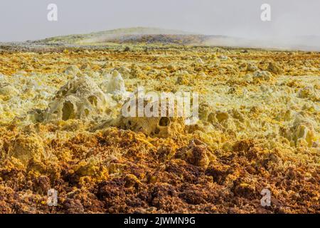 Bizzare Dalol paesaggio vulcanico nella depressione Danakil, Etiopia. Foto Stock