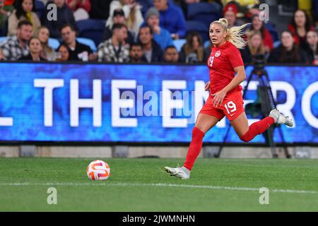 6th settembre 2022; Allianz Stadium, Sydney, nuovo Galles del Sud, Australia; Calcio internazionale amichevole, Australia contro Canada: Adriana Leon del Canada che corre con la palla Foto Stock