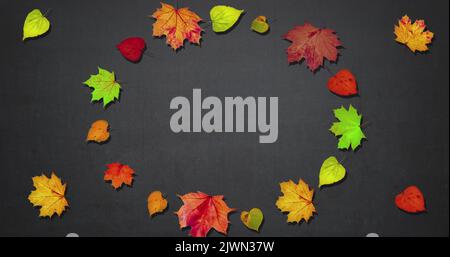 Cornice animata fatta di rotazione foglie d'autunno secco, spazio copia, felice giorno di ringraziamento concetto di fondo, sconto e vendita per questa vacanza Foto Stock