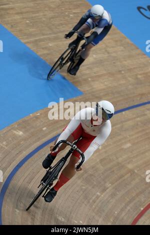 Sophie CAPEWELL of England in the Women's Sprint cycling ai Giochi del Commonwealth del 2022 nel Velodrome, Queen Elizabeth Olympic Park, Londra. Foto Stock