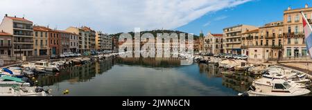 Panorama del canale Peyrade a Sète, in una mattinata d'estate, in Hérault, Occitanie, Francia Foto Stock