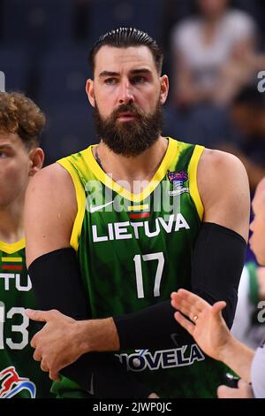 COLONIA, GERMANIA - 6 SETTEMBRE 2022: Jonas Valančiūnas. La partita di pallacanestro di Eurobasket 2022 Ungheria vs Lituania Foto Stock