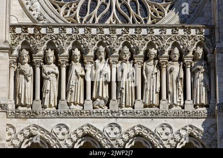 Galleria dei re sulla facciata ovest della Cattedrale di Amiens (patrimonio dell'umanità dell'UNESCO) ad Amiens (Somme), Francia Foto Stock