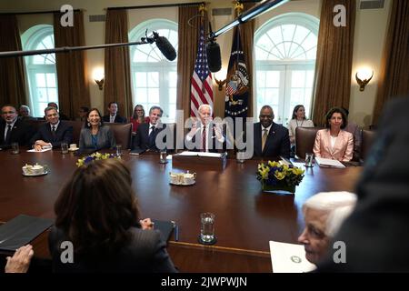 Washington, Stati Uniti. 06th Set, 2022. Il Presidente Joe Biden tiene un incontro del Gabinetto presso la Casa Bianca a Washington, DC il 6 settembre 2022. Foto di Yuri Gripas/UPI Credit: UPI/Alamy Live News Foto Stock