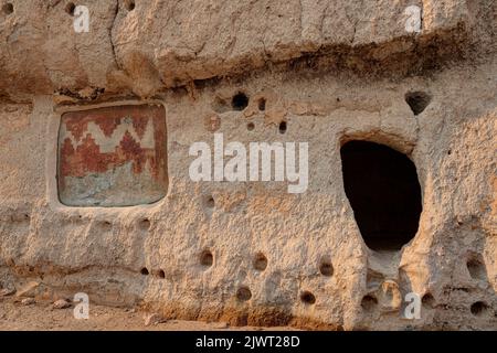 Petroglyph in Cliff Dwellings, Bandelier National Monument, New Mexico, USA Foto Stock