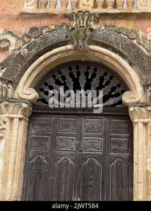 Casarano, Italia. Vista esterna del Palazzo De Judicibus del 18th° secolo. Portale barocco. Foto Stock