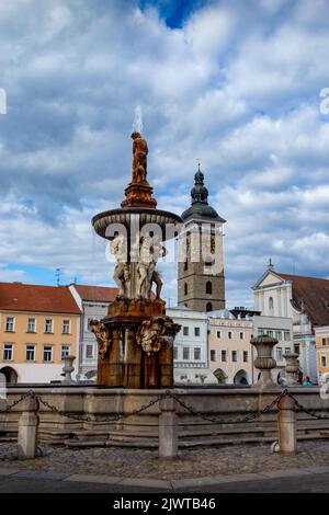 CESKE BUDEJOVICE, CZECHIA - 2 SETTEMBRE 2022: La piazza principale della città più grande nella regione della Boemia meridionale. Foto Stock