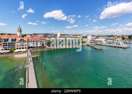 Friedrichshafen lungomare con porto al lago Costanza Bodensee viaggio dall'alto vista in Germania Foto Stock