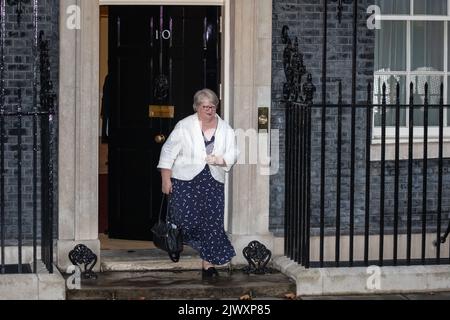 Downing Street, Londra, Regno Unito. 6th Set, 2022. Therese Coffey, MP, nuovo Segretario di Stato per la Salute e la cura del Sud California. Si conferma che i nuovi ministri di gabinetto formeranno il governo sotto il primo ministro Liz Truss da oggi, alcuni arrivano e partono di persona, mentre altri sono stati informati telefonicamente. Credit: Imageplotter/Alamy Live News Foto Stock