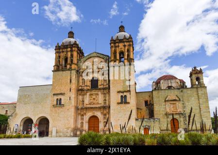 Il famoso Templo de Santo Domingo de Guzmán nel centro storico di Oaxaca de Juarez, stato di Oaxaca, Messico Foto Stock