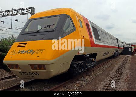 British Rail APT, BREL e British Rail Research Division Advanced Passenger Train Prototype 370006 a Crewe, Cheshire, Inghilterra, Regno Unito Foto Stock
