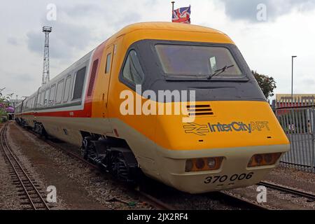 British Rail APT, BREL e British Rail Research Division Advanced Passenger Train Prototype 370006 a Crewe, Cheshire, Inghilterra, Regno Unito Foto Stock