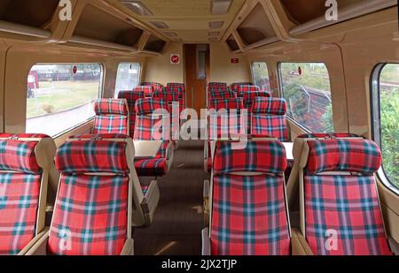 Cabina di classe 2nd, British Rail APT, BREL e British Rail Research Division Advanced Passenger Train Prototype 370006 a Crewe, Cheshire, Inghilterra, Regno Unito Foto Stock