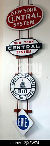 Segnali per il sistema ferroviario DEGLI STATI UNITI, B&o, Erie, sistema centrale di New York, configurazione ferroviaria sopra il modello, Crewe Heritage Centre, Cheshire, Inghilterra, Regno Unito, CW1 Foto Stock