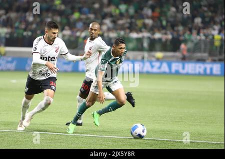 San Paolo, San Paolo, Brasile. 6th Set, 2022. Libertadores Soccer Cup - Semifinale: Palmeiras vs Athletico Paranaense. 6 settembre 2022, Sao Paulo, Brasile: Incontro di calcio tra Palmeiras e Athletico Paranaense, valido per la semifinale della Coppa di calcio Libertadores, che si tiene presso lo stadio Allianz Parque, a Sao Paulo, il Martedì (6). La partita si è conclusa con un pareggio di 2-2. L'atletico Paranaense si è portato alla finale della competizione su aggregato (3-2), vincendo la prima partita da 1-0. Credit: LECO Viana/Thenews2 (Credit Image: © Leco Viana/TheNEWS2 via ZUMA Press Wire) Foto Stock