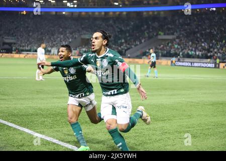 San Paolo, San Paolo, Brasile. 6th Set, 2022. Libertadores Soccer Cup - Semifinale: Palmeiras vs Athletico Paranaense. 6 settembre 2022, Sao Paulo, Brasile: Incontro di calcio tra Palmeiras e Athletico Paranaense, valido per la semifinale della Coppa di calcio Libertadores, che si tiene presso lo stadio Allianz Parque, a Sao Paulo, il Martedì (6). La partita si è conclusa con un pareggio di 2-2. L'atletico Paranaense si è portato alla finale della competizione su aggregato (3-2), vincendo la prima partita da 1-0. Credit: LECO Viana/Thenews2 (Credit Image: © Leco Viana/TheNEWS2 via ZUMA Press Wire) Foto Stock