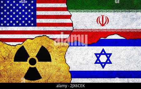 Bandiere di USA, Israele, Iran e simbolo di radiazione su un muro. Stati Uniti d'America, Iran e Israele Nuclear Deal or Agreement Concept Foto Stock