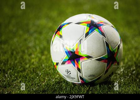 Lisbona, Portogallo. 06th Set, 2022. Pallone ufficiale della partita di calcio del gruppo H della UEFA Champions League tra SL Benfica e Maccabi Haifa FC visto allo stadio Luz. (Punteggio finale: SL Benfica 2 - 0 Maccabi Haifa FC) (Foto di Henrique Casinhas/SOPA Images/Sipa USA) Credit: Sipa USA/Alamy Live News Foto Stock