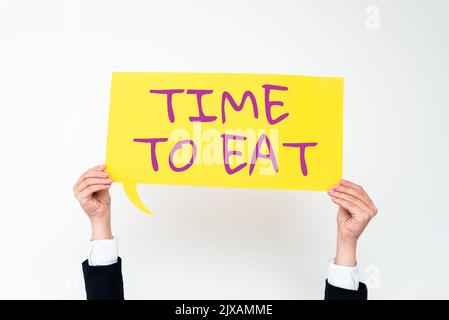 Cartello di testo che mostra il tempo di mangiare. Idea di lavoro momento giusto per gustare un pasto pranzo cena buon cibo fame Foto Stock