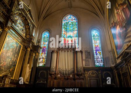 Organo nella Chiesa di Saint-Gervais, una chiesa gotica sul sito di culto antico, iniziato nel 1494 e casa della rinomata dinastia musicale francese, il Couperin fami Foto Stock