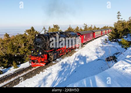 Brockenbahn treno a vapore ferrovia locomotiva sul monte Brocken in Germania Foto Stock