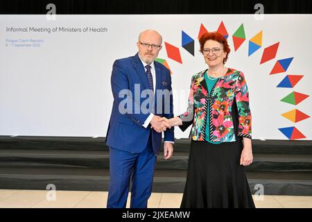 Praga, Repubblica Ceca. 07th Set, 2022. Il ministro della Sanità ceco Vlastimil Valek, di sinistra, e il direttore del Centro europeo per la prevenzione e il controllo delle malattie (CEPCM) Andrea Ammon, di destra, partecipano all'ultimo giorno della riunione informale dei ministri della Sanità dei paesi dell'UE, il 7 settembre 2022, a Praga, Repubblica Ceca. Credit: Vit Simanek/CTK Photo/Alamy Live News Foto Stock