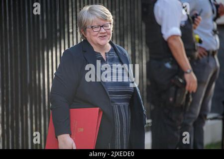 Downing Street, Londra, Regno Unito. 7th Set, 2022. I ministri partecipano alla prima riunione del Gabinetto al 10 di Downing Street da quando il primo ministro Liz Truss li ha nominati ieri sera. Thérèse Coffey MP, Vice primo Ministro, Segretario di Stato per la Salute e l'assistenza sociale. Credit: amanda Rose/Alamy Live News Foto Stock