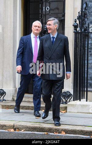 Londra, Regno Unito. 7 settembre 2022. Il segretario d'affari Jacob Rees-Mogg lascia 10 Downing Street, Londra, dopo il primo incontro del gabinetto con il nuovo primo ministro Liz Truss. Data immagine: Mercoledì 7 settembre 2022. Il credito fotografico dovrebbe essere: Matt Crossick/Empics/Alamy Live News Foto Stock