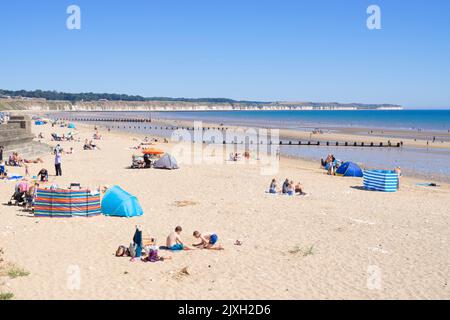 Bridlington Beach Yorkshire Bridlington North Beach con persone che prendono il sole sulla spiaggia Bridlington East Riding of Yorkshire England UK GB Europe Foto Stock