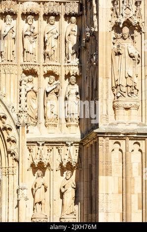 Beverley Minster o la chiesa parrocchiale di Saint John e Saint Martin incisioni sul fronte ovest Beverley Yorkshire East Riding of Yorkshire Inghilterra UK GB Foto Stock