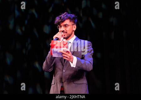 Toronto, Canada. 28th ago, 2022. Taha Khan partecipa allo screening di gala dei Buffer Awards. Buffer Festival è il più grande festival internazionale del cinema digitale. Curando e celebrando le anteprime video dei più acclamati creatori digitali di oggi. Credit: SOPA Images Limited/Alamy Live News Foto Stock