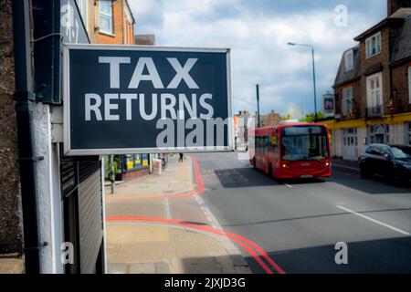 Imposta Restituisce segno sulla British High Street Foto Stock