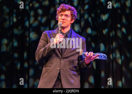 Toronto, Canada. 28th ago, 2022. PJ Liguori si aggiudica l'Eccellenza nel suono e nel punteggio per 'The Lost Buoy' al Buffer Festival Gala Screening. Buffer Festival è il più grande festival internazionale del cinema digitale. Curando e celebrando le anteprime video dei più acclamati creatori digitali di oggi. (Foto di Shawn Goldberg/SOPA Images/Sipa USA) Credit: Sipa USA/Alamy Live News Foto Stock