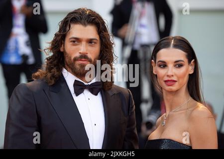 CAN Yaman e Francesca Chillemi sono presenti al tappeto rosso "il Signore delle Formiche" al Festival Internazionale del Cinema di Venezia del 79th, il 06 settembre 2022 a Venezia. Â Foto: Cinzia Camela. Foto Stock