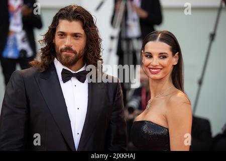 CAN Yaman e Francesca Chillemi sono presenti al tappeto rosso "il Signore delle Formiche" al Festival Internazionale del Cinema di Venezia del 79th, il 06 settembre 2022 a Venezia. Â Foto: Cinzia Camela. Foto Stock