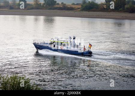 Barca di polizia della polizia dell'acqua del Reno al ponte Flher Foto Stock