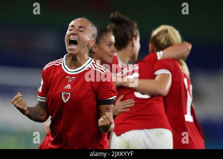 Cardiff, Regno Unito. 06th Set, 2022. Natasha Harding of Wales festeggia dopo il gioco. Donne del Galles contro donne della Slovenia, Coppa del mondo delle Donne FIFA 2023 Qualifier UEFA al Cardiff City Stadium, Galles del Sud, martedì 6th settembre 2022. Solo per uso editoriale, foto di Andrew Orchard/Andrew Orchard sports photography/Alamy Live news Credit: Andrew Orchard sports photography/Alamy Live News Foto Stock