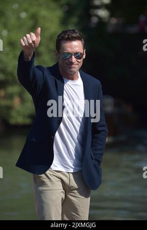 Venezia, Italia. 06th Set, 2022. VENEZIA, ITALIA - 06 SETTEMBRE: Hugh Jackman è stato visto durante il 79th° Festival Internazionale del Cinema di Venezia, il 06 settembre 2022 a Venezia. Credit: dpa/Alamy Live News Foto Stock