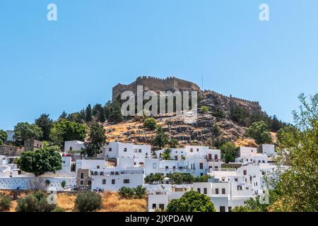 Storica e popolare destinazione di viaggio dell'Acropoli di Lindos a Rodi, Grecia. Foto di alta qualità Foto Stock