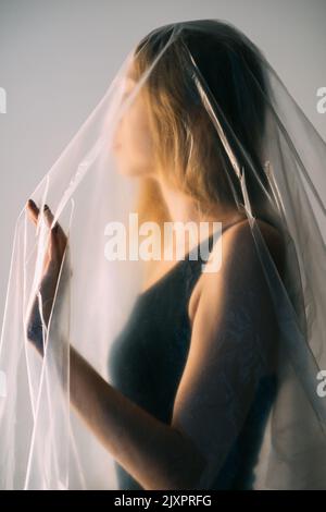 donna senza speranza defocused arte ritratto isolamento Foto Stock