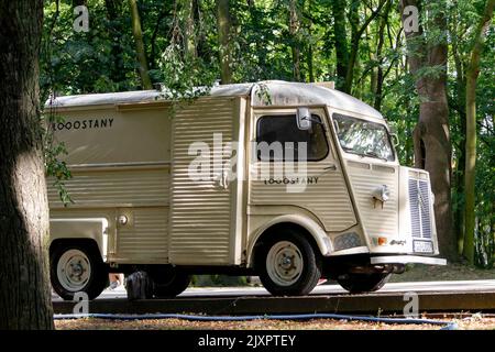 Leggendario Citroen Type H van in un parco che vende gelato a Westerplatte Foto Stock