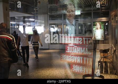 Le elezioni generali si sono svolte in Svezia il 9 settembre 2018 per eleggere i 349 membri del Riksdag. Ecco un poster elettorale con Stefan Löfven dei socialdemocratici a Skäggetorp, Linköping, Svezia. Foto Stock