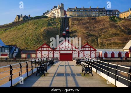 Saltburn-by-the-Sea catturato dal molo in una mattinata a fine marzo. Foto Stock