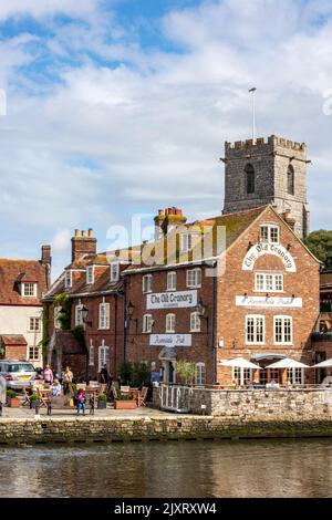 il granaio in casa pubblica sul lungofiume banchina a wareham in dorset sull'isola di purbeck, locanda e chiesa a wareham in dorset uk. Foto Stock